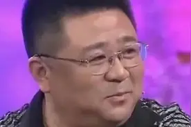 国家一级演员梁冠华妻子曝光，竟是彼此熟悉的她？难怪那么低调！视频封面