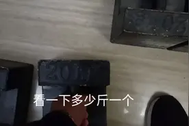 测试电梯承重，小伙见到地上一个20公斤的，单手举起，吓坏保安。视频封面
