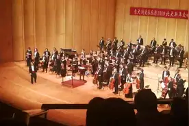 北漂姥爷天天乐：北大看意大利爱乐乐团交响乐太燃情了视频封面