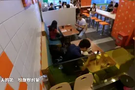 如果你在餐厅吃饭，有美女喂食服务，你会接受吗？视频封面