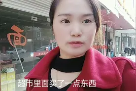 打工妹放假去逛街，虽然逛了半天很累，但是很开心视频封面