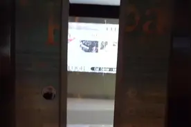 电梯失灵落地的前一刻跳起来，能减少伤害吗？看模拟现场就知道！视频封面