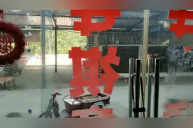 时间长了门上贴的不干胶撕不下来，看我用什么方法解决的。视频封面