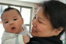 我的爷爷奶奶是这样帮助妈妈产后康复的，两个月恢复产前身材！视频封面