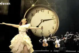 selina优雅演绎《青春是》，演唱会上女神一般的存在视频封面