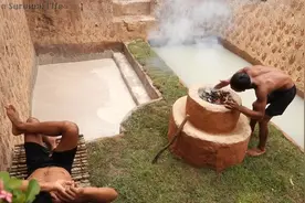乡野犀利哥掘地三尺挖泳池，做个泥浆浴洗澡，听说很护肤！视频封面