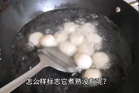 周六用自家种的花生做汤圆，怎样判断汤圆熟了？教你一招