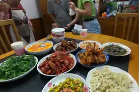 自驾到扬州宝应，朋友老爸做了地道的淮扬家常菜，宝应的藕太好吃视频封面