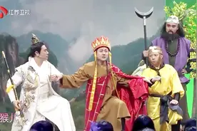 朋友圈太魔性了！竟让妖精跟唐僧拜把子！还跟猴哥斗地主！视频封面