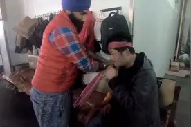 体验印度锡克人的大头巾，捂得发慌，头皮发痒，耳朵也听不到声音视频封面