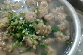 排骨滑肉汤的制作花絮视频封面