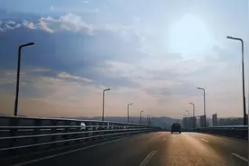 全程体验太原西中环快速路，道路两侧的高楼大厦依旧很养眼！视频封面