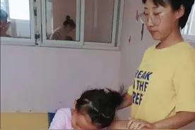 姑娘学舞蹈疼得直哭心疼！视频封面