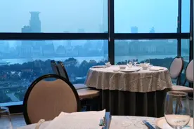 陆家嘴才是上海的市中心？打工仔进了趟城，感觉上班的地方是郊区视频封面