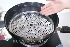 油烟机不用花钱洗，只需一根胡萝卜，油污很好的清洁干净视频封面