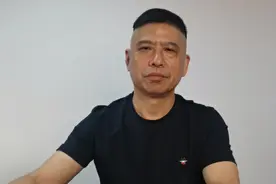 广东郑宏余在越战中一人消灭18个敌人，被授予孤胆“战斗英雄”！视频封面