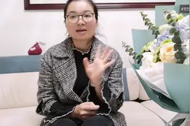 从校服到婚纱，是什么让二壮妈妈这么激动分享呢视频封面