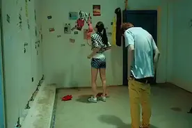 小伙吃饭遇见酒拖，看机智小伙如何脱身视频封面