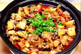砂锅鸡块这样做，软烂脱骨，咸鲜微辣，一锅不够吃