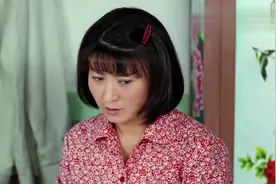 妻子看着熟睡的丈夫，默默收拾起了东西，心里五味杂陈视频封面