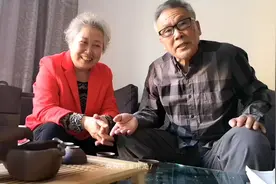 老教授夫妇亲身讲述在农村退休养老，看完就不会再羡慕田园生活了视频封面