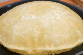 面点师分享鸡蛋灌饼的简单做法，半烫面，一揉一擀，张张鼓大泡视频封面