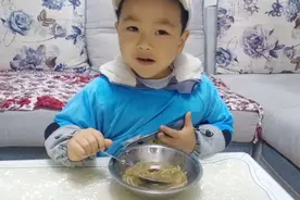 小孙子上火早上起床全是眼屎，煲点折耳根绿豆汤去火，看吃的多香视频封面