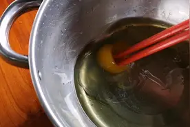 肥罗：鸡蛋粥最简单粗暴的做法，但又是最鲜美的做法，你学会了吗视频封面