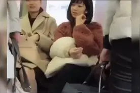日本电车上的女孩视频封面
