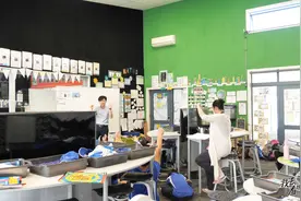 中国人在新西兰的小学教中文，看看他们的上课环境视频封面
