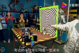屁能不能被点燃?老外用打火机实测,网友:咋收集到这么多的!视频封面