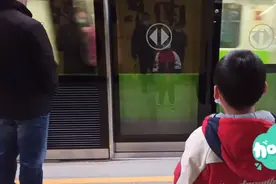 带宝宝体验坐地铁，教宝宝自己如何买票，如何上车，宝宝很棒视频封面