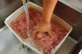 大家一直在问牛肉怎么腌 现在视频出来了 小炒牛肉腌制 你会了吗