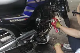 Cbt 125双缸，清洗发动机换离合大鼓视频封面