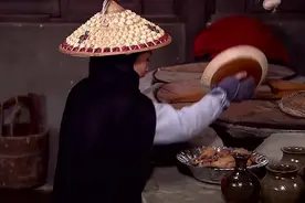 小孩半夜偷吃，竟然被整了，早就被发现了！视频封面