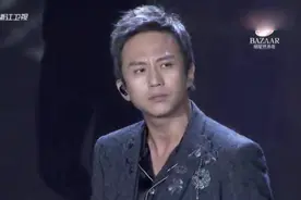 邓超唱《无敌》好听到爆，台下的孙俪看的挪不开眼，真是帅爆了！视频封面