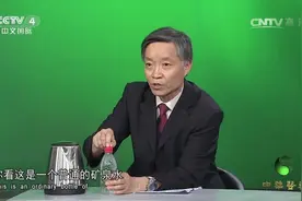 喝多少度的水，更利于我们身体的健康？冰水或过烫的水都不宜喝视频封面