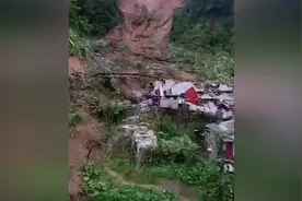 金平县受强降雨影响引发山洪泥石流 已致3人死亡视频封面