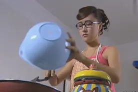 巴啦啦小魔仙：小蓝错将抹布当菜放油锅，美琪的妈妈顿时生气了视频封面