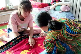 晴天了，农村媳妇拆洗褥子，婆婆来帮忙，儿媳学了一招视频封面