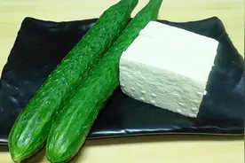 夏天要多吃黄瓜，教你懒人做法，不用腌不用凉拌，出锅比肉香视频封面