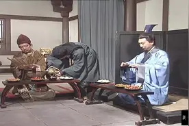 张松竟有过目不忘之本领，背出了曹操所著《孟德新书》，杨修大惊视频封面