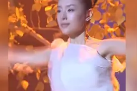 董洁第一部电视剧就跟安在旭合作，当她跳舞时被惊艳到了。视频封面