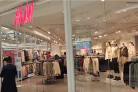 年末打折了，HM淘衣服。视频封面