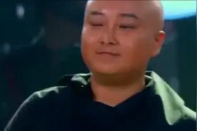 贾玲光头演唱零点乐队《爱不爱我》，惊呆众人！视频封面