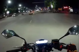 春风400NK深夜街区骑行，感受一下国产的速度与激情视频封面
