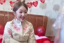 新娘带脚镣，这是什么风俗？视频封面