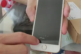 水凝膜就是比钢化膜好用，今天就是贴膜boy！视频封面