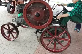 古董拖拉机没倒档，通过发动机反转倒车！视频封面