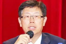 刘扬伟接任郭台铭，能让富士康摆脱代工困境吗？视频封面